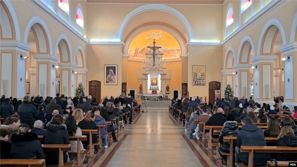 Kleri katolik dhe ortodoks uron besimtarët prag të Krishtlindjeve