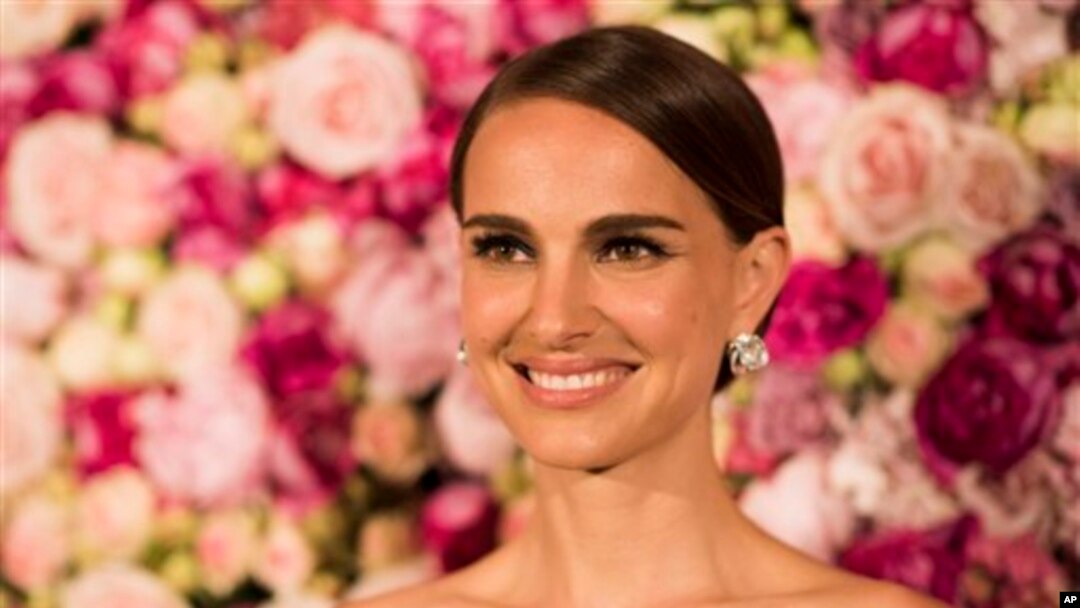 La actriz Natalie Portman durante un agasajo con motivo de la cinta "A Tale of Love and Darkness". Festival de Cannes. 16-5-15.