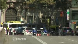 В Барселоне неизвестный на автофургоне врезался в толпу пешеходов