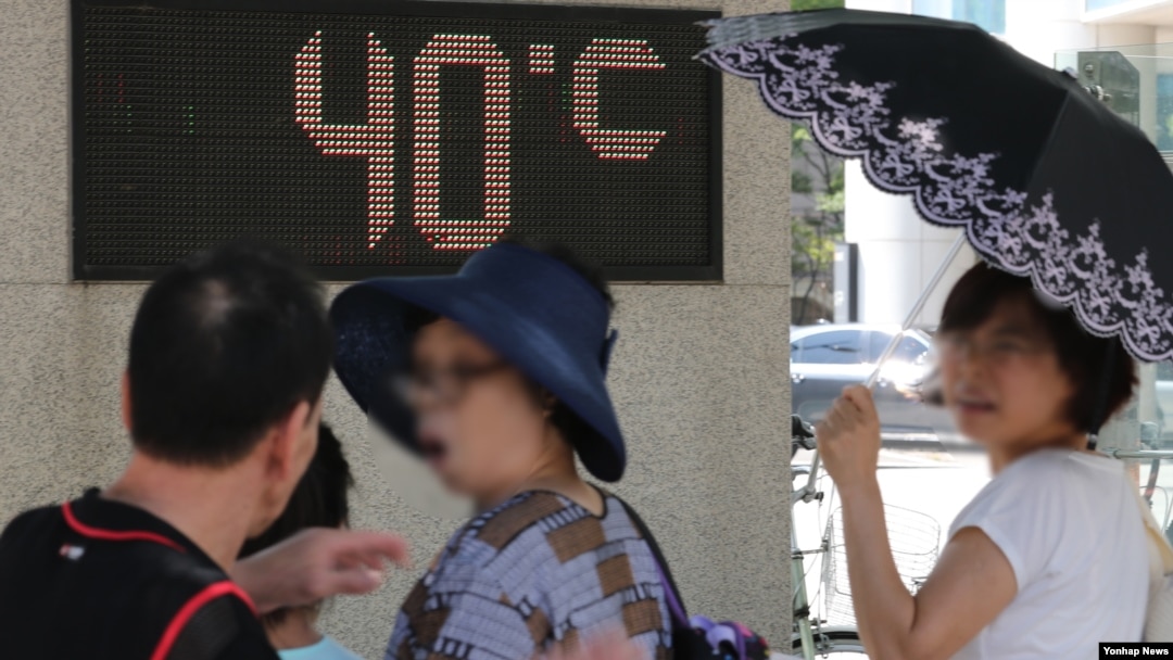 Nắng nóng được cho là đảo lộn sinh hoạt của người dân.