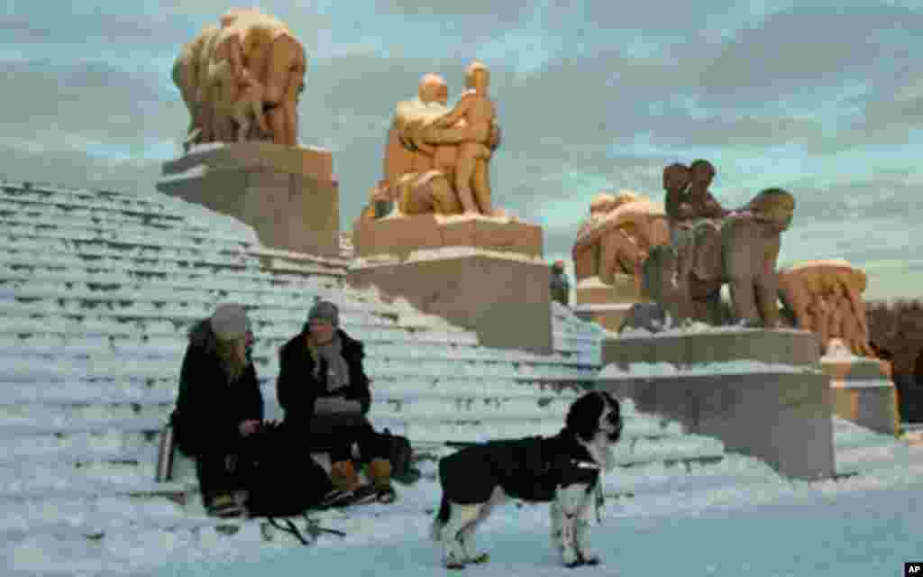 奥斯陆人喜爱和尊敬这座雕塑公园。公园一天24小时免费开放，没有警察，没有铁锁，却不脏不乱，不见涂鸦。