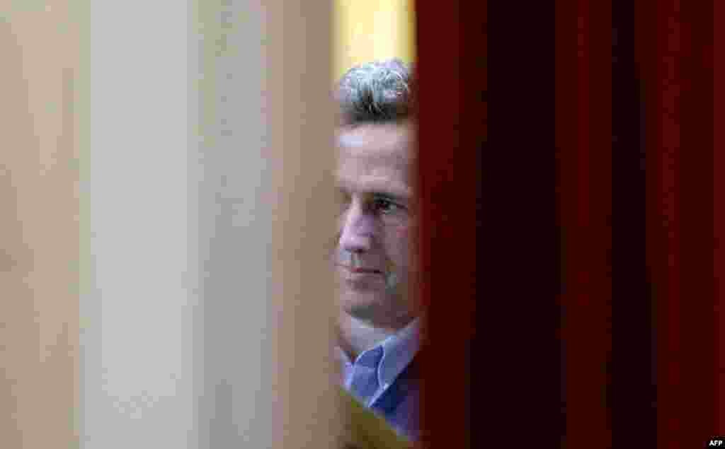 Rick Santorum waits backstage before speaking at the American Legion in Westerville, Ohio, March 5, 2012. (AP)