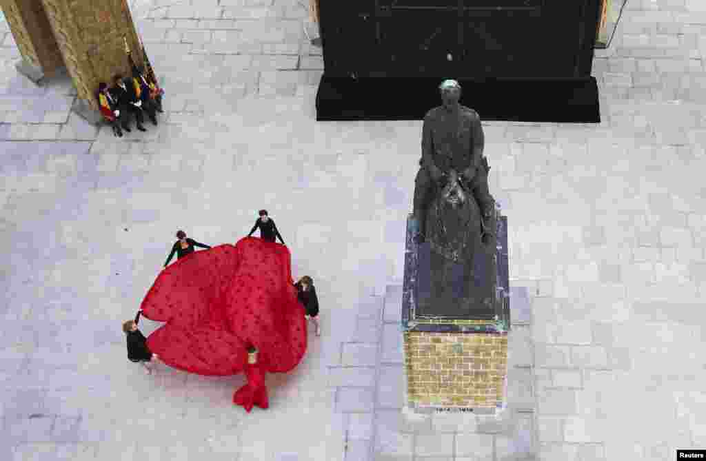 Performers carry a giant poppy during a ceremony to commemorate the centenary of World War I at the King Albert Monument in Nieuwpoort, Belgium, Oct. 28, 2014.