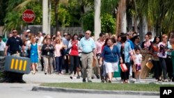 Las sedes comunitarias de la colectividad volvieron a sufrir una jornada de llamadas que estarían coordinadas en al menos ocho estados. Otro cementerio fue atacado y más de 100 lápidas quedaron removidas o destrozadas por los desconocidos.