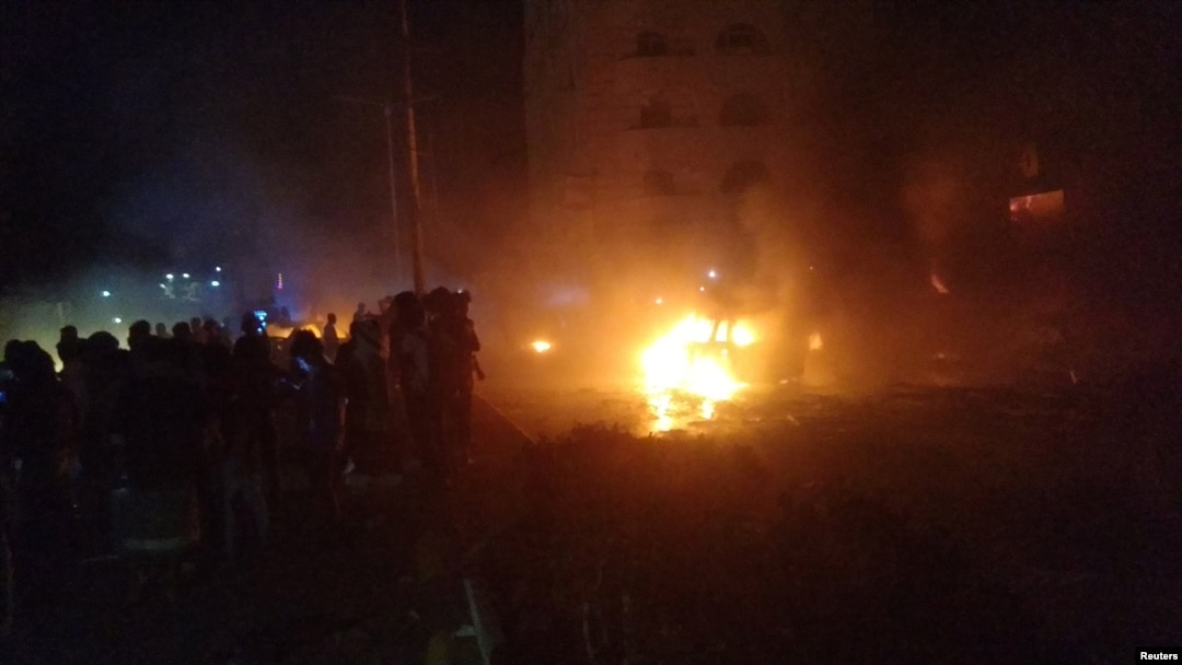 په داسې حال کې چې په جنګ کې شدت راغلی دی ای اېف پي وايي هوثي باغیانو د ګل، دوشنبې،‌ په ورځ دعوه وکړه چې د متحده عرب اماراتو یو سمندري جهاز یې نیولی دی. د هوثي مخلاف اتحاد وېنا وه چې سمندري جهاز طبي سامان وړلو