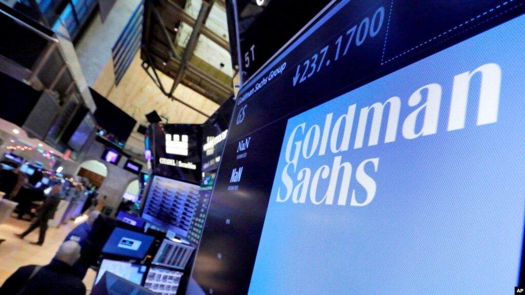 Logo của Goldman Sachs tại sàn giao dịch chứng khoán New York.