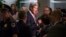 El secretario de Estado, John Kerry, habla con los periodistas en el Capitolio.