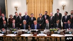 Президент США Дональд Трамп під час зустрічі з керівниками технологічних компаній, присвяченої суперінтелекту (SI), у Білому домі. Вашингтон, 29 вересня 2026. Фото: Kent NISHIMURA /AFP