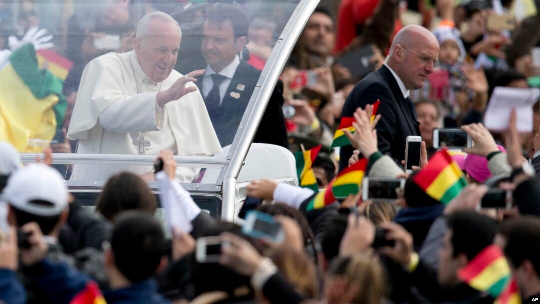 Pope Francis waves from his popemobile as he arrives to celebrate Mass at Christ the Redeemer square in Santa Cruz, Bolivia, July 9, 2015. 