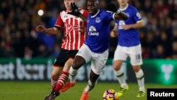 Le joueur congolais Yannick Bolasie lors d'un match de Premier League, le 27 novembre 2016.