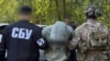 우크라이나 보안국(SBU)은 15일 국가수사국과 경찰이 전국에서 무기·탄약 불법 판매 경로 7개를 차단했다며, 이 가운데 수도 키이우에서 적발한 사건에 북한과의 연계가 있다고 밝혔다.