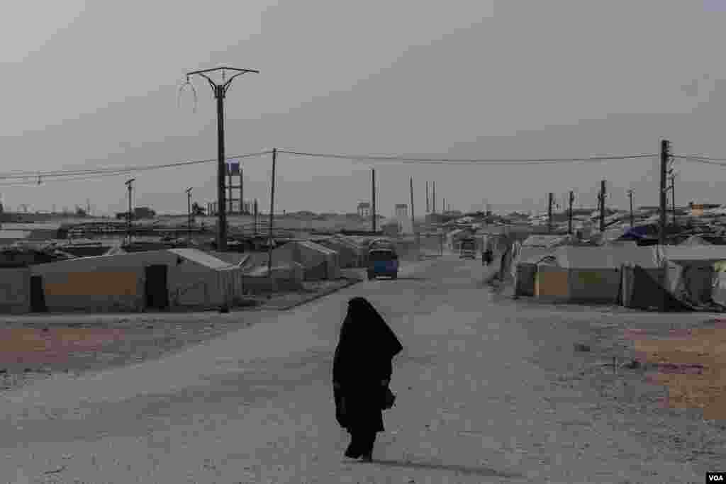 A female prisoner in al-Hol Camp, the largest prison camp in northeastern Syria, on Oct. 12, 2024. (Diego Baravelli/VOA) 