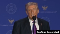 资料照片：特朗普总统在全国祈祷早餐会上讲话。(2026年2月5日)
