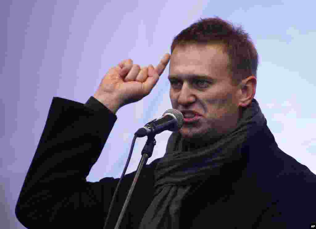 Anti-corruption blogger Alexei Navalny speaks from a stage during a protest against recent parliamentary election results in Moscow, December 24, 2011. (Reuters)