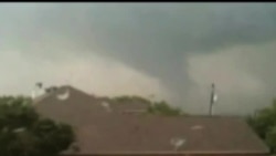 2013-05-16 美國之音視頻新聞: 德州發生龍捲風最少六人喪生