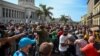 Massa berdemonstrasi menentang pemerintahan Presiden Kuba Miguel Diaz-Canel di Havana, 11 Juli 2021. (Foto: AFP)