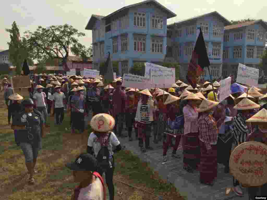 မတ်လ ၈ ရက်နေ့ ကလေးမြို့ လူထုချီတက်ပွဲ ပြုလုပ်ခဲ့တဲ့ မြင်ကွင်း။