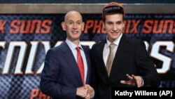 Bogdan Bogdanović sa komesarom NBA lige Adamom Silverom