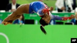 Pesenam putri Amerika, Simone Biles beraksi di Rio de Janeiro, Brazil (foto: dok).