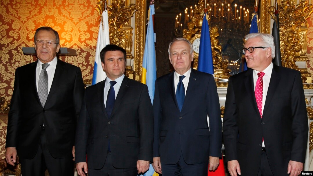 Empat Menlu Eropa membahas masalah krisis di Ukraina di Paris, Perancis (3/3). Dari kiri: Menlu Rusia Segei Lavrov, Menlu Ukraina Pavlo Klimkin, Menlu Perancis Jean-Marc Ayrault dan Menlu Jerman Frank-Walter Steinmeier.