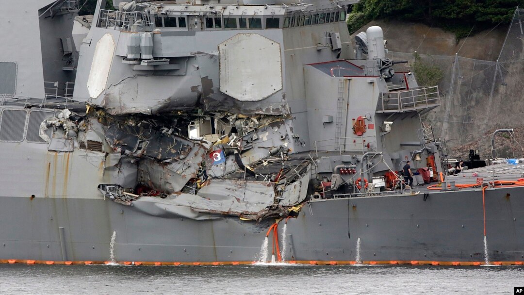 Phần hư hại trên tàu khu trục USS Fitzgerald sau vụ va chạm. USS Fitzgerald đang cập tại căn cứ hải quân Mỹ ở Yokosuka, Nhật Bản, ngày 18/6/2017.