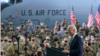 Presidenti Biden flet përpara ushtarakëve amerikanë në bazën ajrore RAF Mildenhall, Angli (9 qershor 2021)