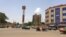 Une avenue principale à Ouagadougou, Burkina, le 7 mai 2019. (VOA/Lamine Traoré)
