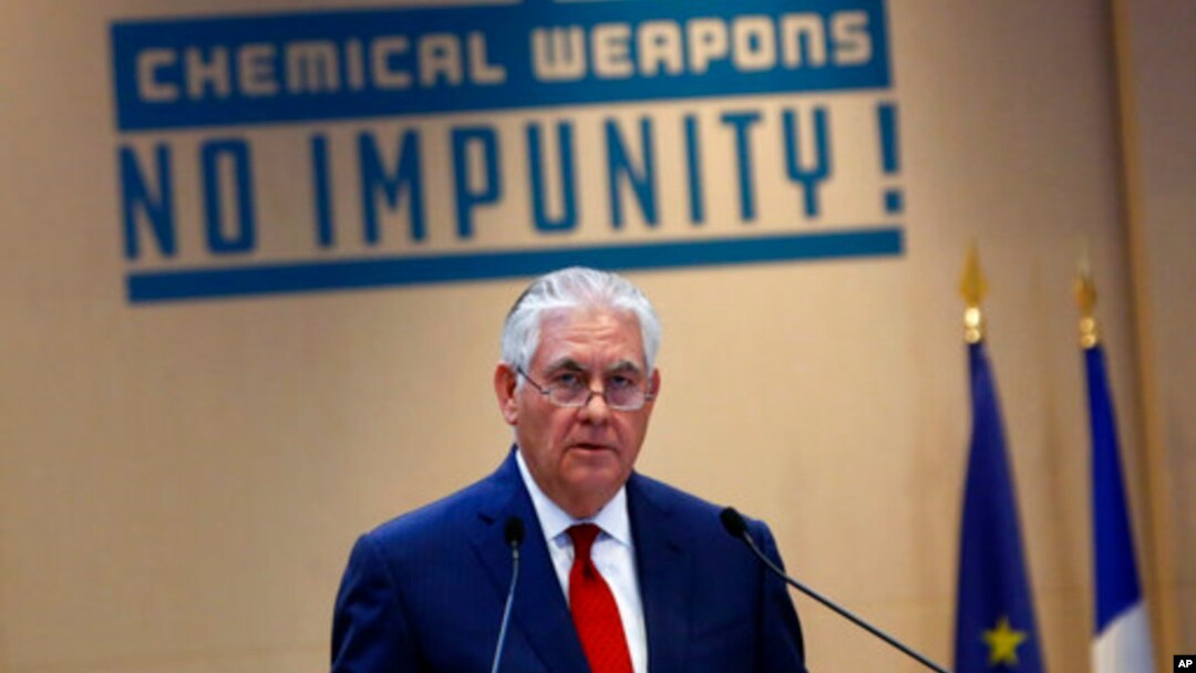 Menteri Luar Negeri AS Rex Tillerson berbicara di Paris, Perancis, Selasa (23/1). 