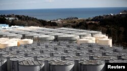 Tangki penyimpanan air radioaktif di pembangkit listrik tenaga nuklir Fukushima Daiichi, Tokyo Electric Power Co (TEPCO) yang lumpuh di kota Okuma, prefektur Fukushima, Jepang, 18 Februari 2019. (Foto: dok).