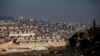 Pemukiman Israel di Efrat di blok pemukiman Gush Etzion sebagai Betlehem terlihat di latar belakang, di Tepi Barat yang diduduki Israel, 28 Januari 2020. (Foto: REUTERS/Ronen Zvulun)