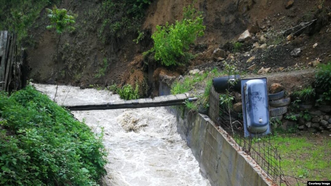 Mjesto nestanka dječaka koji je upao u nabujalu rijeku (Fotografija preuzeta sa web stranice GSS Žepče)