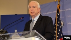 Senator Amerika John McCain (foto: dok). 