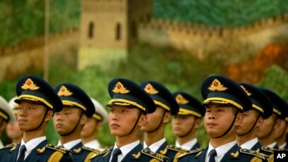 külotsiz sochli qizlar Porno ogli va onasi yotoqda yolgiz qolishdi