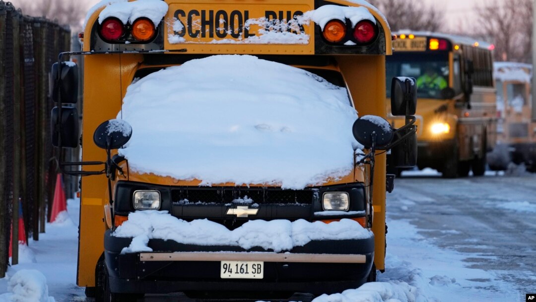 Školski autobus u Ilinoisu, 16. januar 2024. (AP Photo/Nam Y. Huh)