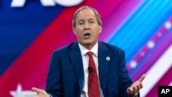 ARCHIVO – El procurador general de Texas, Ken Paxton, habla en la Conferencia de Acción Política Conservadora, CPAC 2024, en el National Harbor en Oxon Hill, Maryland, el viernes 23 de febrero de 2024. 