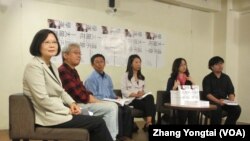 318学运周年新书发表会 (美国之音张永泰拍摄)