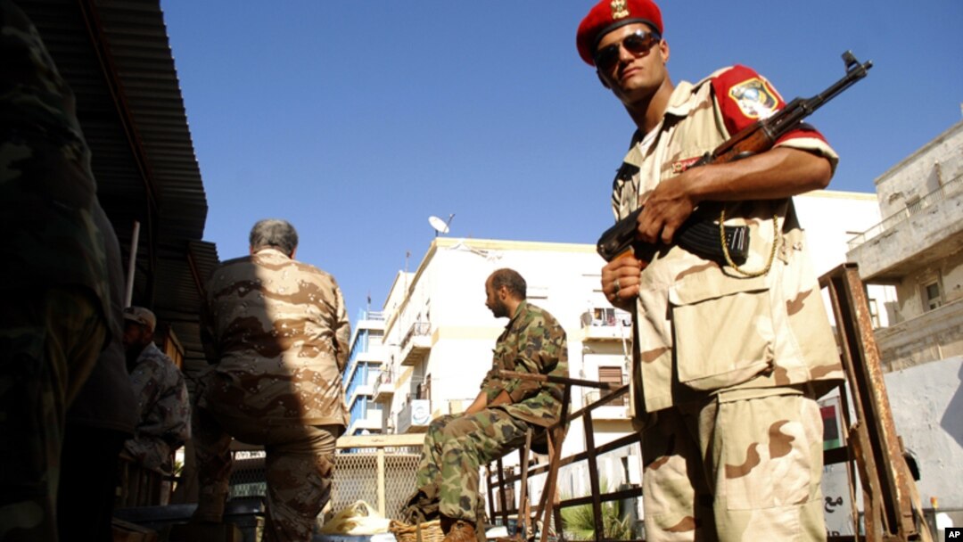 Pasukan keamanan Libya melakukan penjagaan di kota Benghazi (foto: dok). Inggris telah memerintahkan warganya untuk meninggalkan Benghazi. 