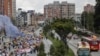 Colombianos marchan contra las reformas y los proyectos del gobierno de Petro