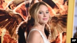 Bintang Hollywood, Jennifer Lawrence saat mempromosikan film "The Hunger Games" di Los Angeles (foto: dok).