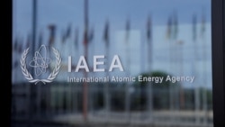 FILE: Logo Badan Tenaga Atom Internasional (IAEA) di kantor pusat di Wina, Austria, 11 April 2024. (Leonhard Foeger/REUTERS)