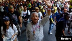 Pemimpin demonstran Suthep Thaugsuban dalam aksi protes anti pemerintah di Bangkok (foto: dok). 