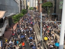 Protesters march toward Causeway Bay in Wan Chai，Hong Kong, July 28, 2019. (Dahai Han/VOA Mandarin Service)