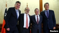 De izquierda a derecha ministros de Finanzas, Mauricio Cárdenas de Colombia, Rodrigo Valdés de Chile, José Antonio Meade de México y Alfredo Thorne, de Perú.