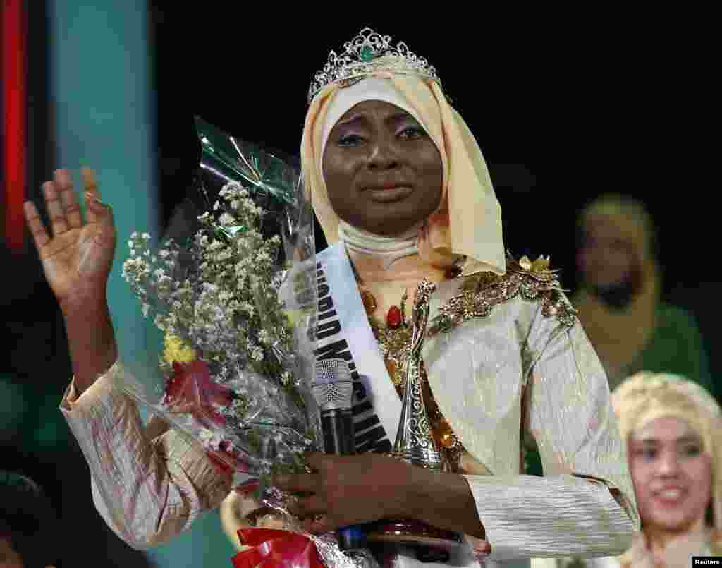 Olabiyi Aishah Ajibola wadda aka nada Zakarar Matan Musulman Duniya ta shekarar 2013. 