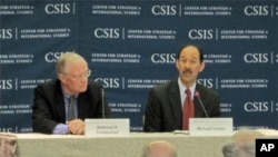 مایکڵ کۆربنی یاریده‌ده‌ری وه‌زیری ده‌ره‌وه‌ی ئه‌مه‌ریکا بۆ کاروباری عێراق بۆ ئاماده‌بووان ده‌دوێت، سێشه‌ممه‌ 8 ی سێی 2011