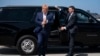 L'ancien président Donald Trump arrive à l'aéroport international de West Palm Beach en Floride, le 25 mars 2023 (AP/Evan Vucci).