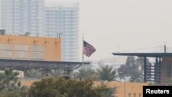 پرچم آمریکا در سفارت این کشور در عراق