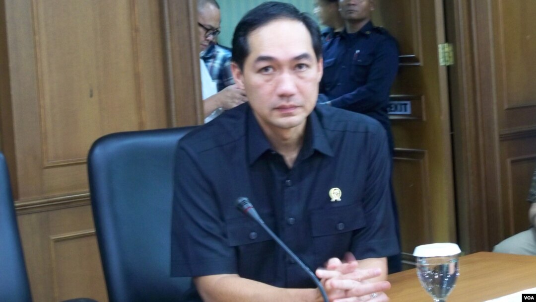 Menteri Perdagangan, Muhammad Lutfi dalam pertemuan dengan para pengusaha dari Kamar Dagang dan Industri Indonesia, Rabu (28/5) malam di Jakarta (foto: VOA/Iris Gera).