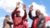 UMnu. Nelson Chamisa loMnu. Douglas Mwonzora ngesikhathi besebenza bonke kungakabunjwa amacele amanengi ebandla leMDC. (Photo: VOA)