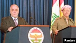 PM Irak Haider al-Abadi (kiri) dan Presiden Irak Kurdistan Massoud Barzani dalam konferensi pers di Irbil, Senin (6/4).